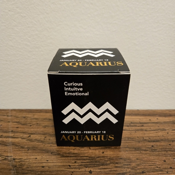 Aquarius Zodiac Candle - Picture 1 of 2
